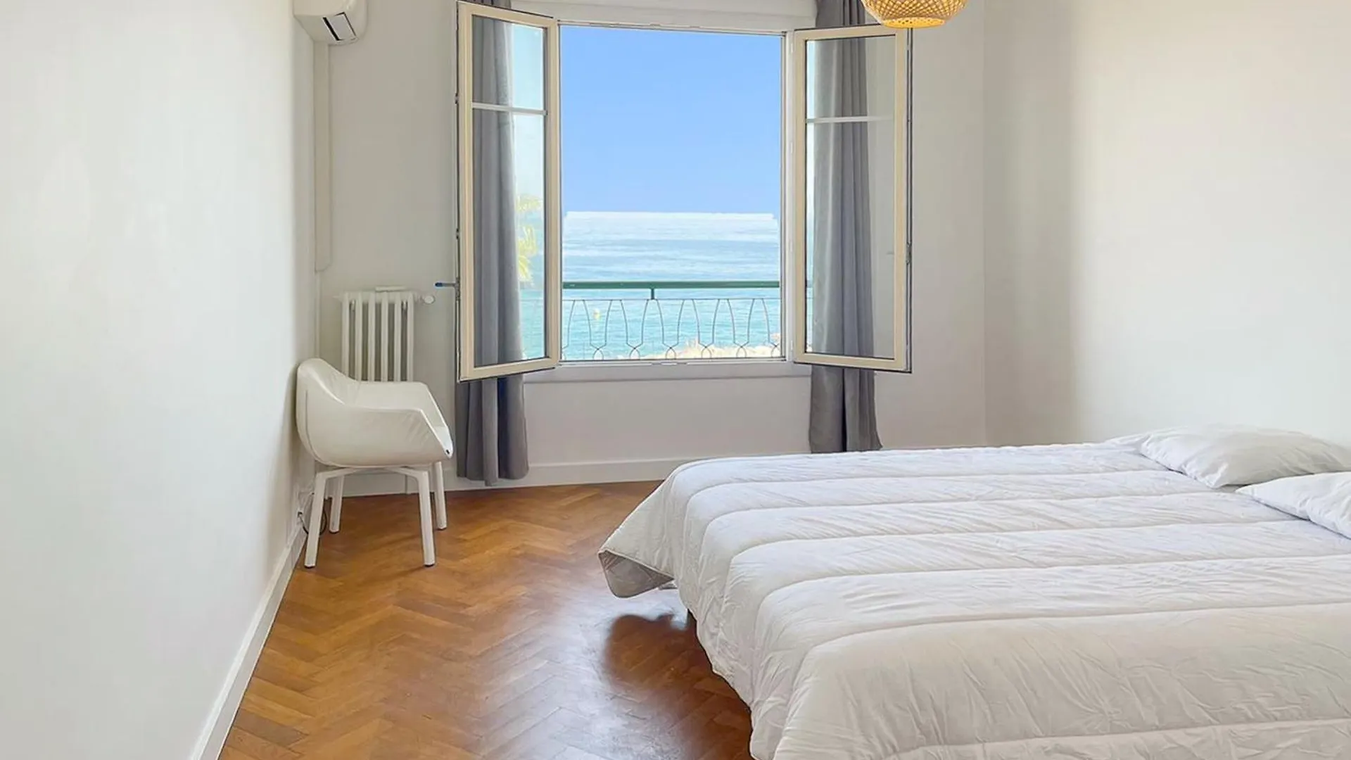Seafront Apartment For 6 Promenade Des Anglais Nice 0*,  Frankrike
