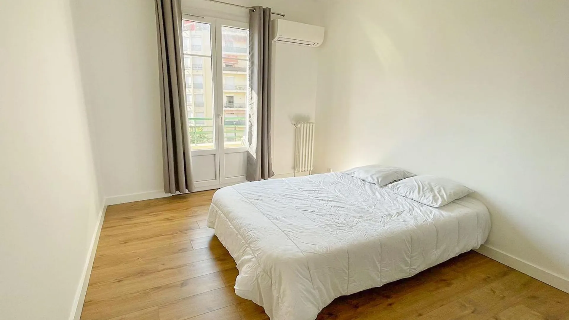 Seafront Apartment For 6 Promenade Des Anglais Nizza 0*,  Franciaország