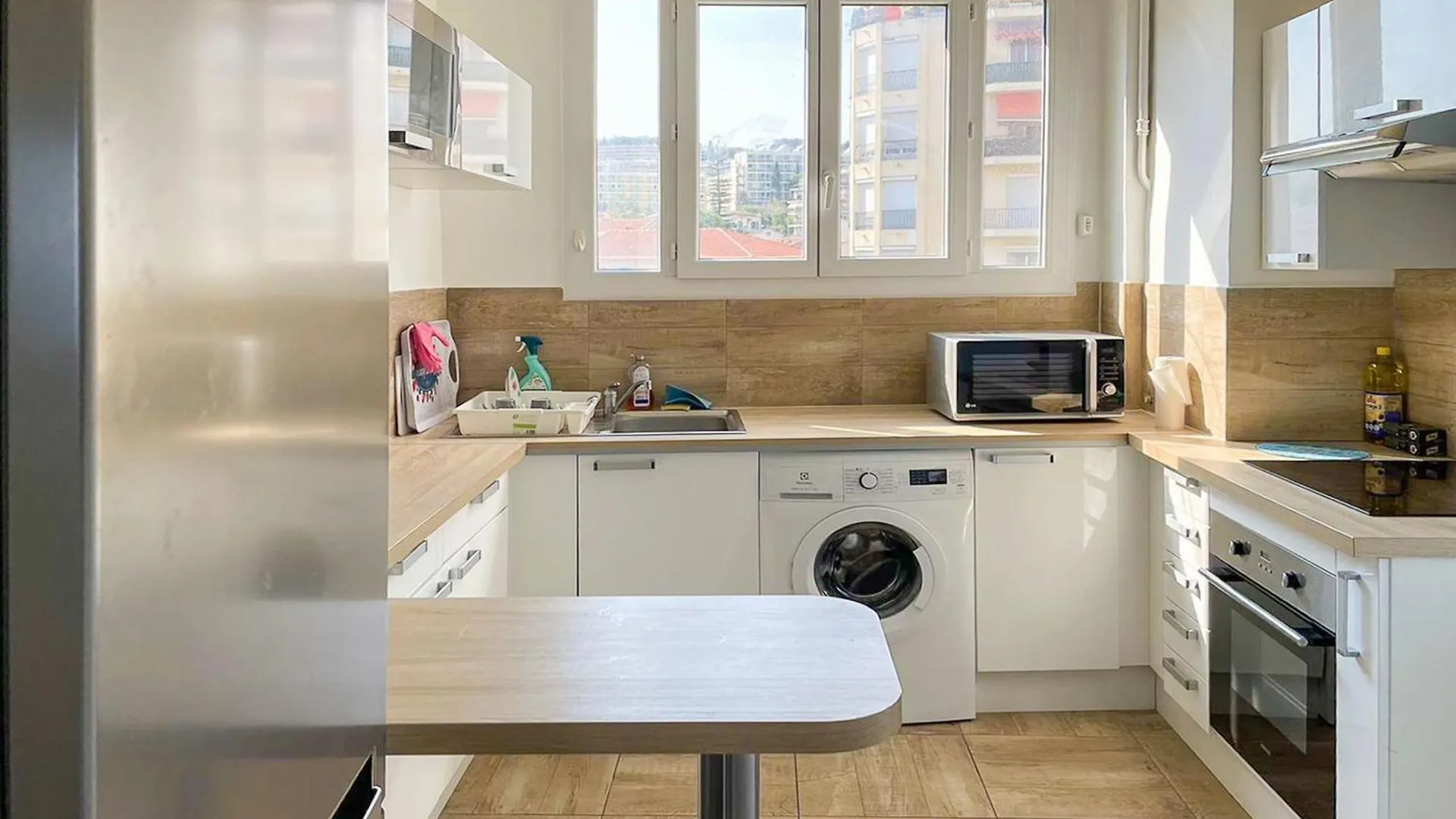 Seafront Apartment For 6 Promenade Des Anglais Nizza