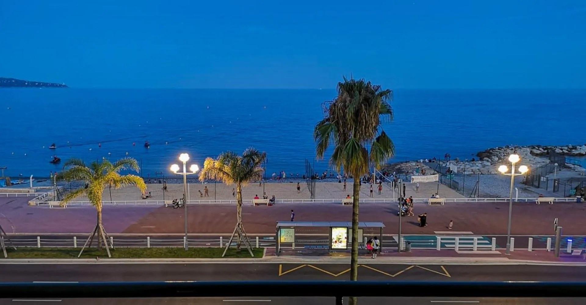 Seafront Apartment For 6 Promenade Des Anglais Nizza